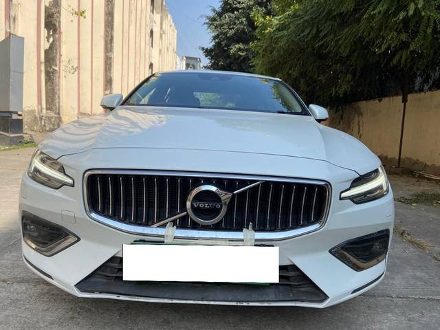 https://images10.gaadi.com/usedcar_image/3714011/original/processed_img2933077__used_car_2933077_1702284347.jpg?imwidth=6400