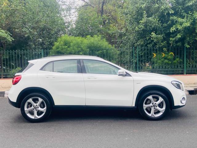 https://images10.gaadi.com/usedcar_image/3714037/original/img2933088__used_car_2933088_1702285007.jpg?imwidth=6401