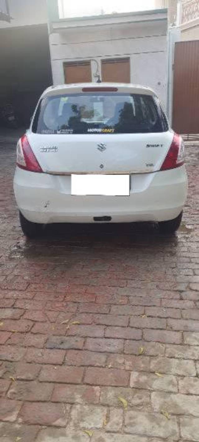 https://images10.gaadi.com/usedcar_image/3714163/original/processed_639b46eb-38e6-4841-acac-a9fafab5dda5.jpg?imwidth=6402
