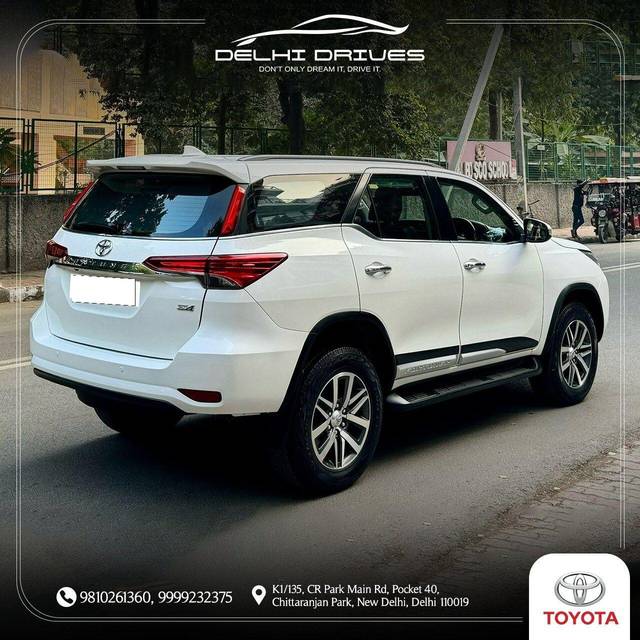 https://images10.gaadi.com/usedcar_image/3714181/original/processed_img2933150__used_car_2933150_1702494331.jpg?imwidth=6401