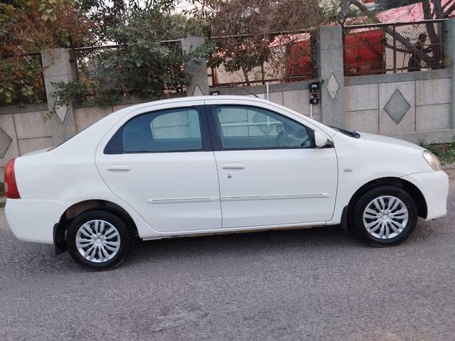 https://images10.gaadi.com/usedcar_image/3714288/original/img2933212__usedcar_photo_2023_12_11_12_35_00_1__7601702292161_1702292169.jpg?imwidth=6401