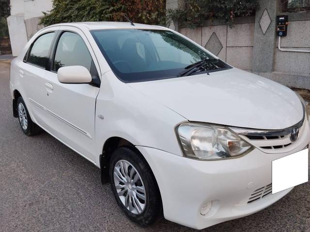 https://images10.gaadi.com/usedcar_image/3714288/original/processed_img2933212__usedcar_photo_2023_12_11_12_35_02_7601702292161_1702292170.jpg?imwidth=6400