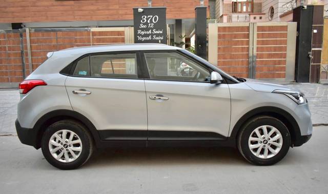 https://images10.gaadi.com/usedcar_image/3714454/original/processed_img2933312__usedcar_img_20231016_wa0270_2933312_1702297774.jpg?imwidth=6401