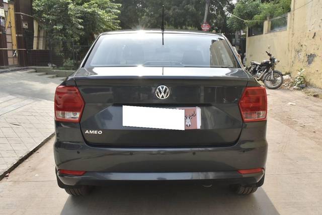 https://images10.gaadi.com/usedcar_image/3714493/original/processed_img2933340__used_car_2933340_1702297388.jpg?imwidth=6402