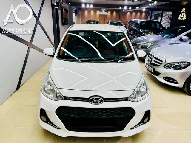 https://images10.gaadi.com/usedcar_image/3714529/original/img2933371__used_car_2933371_1702297830.png?imwidth=6401