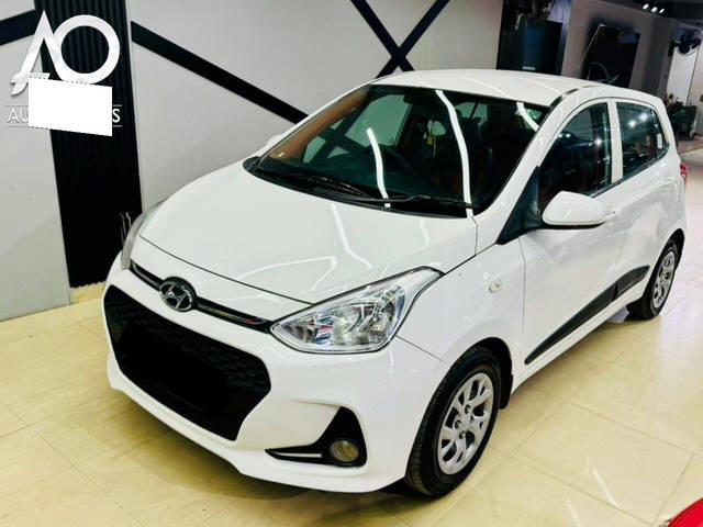 https://images10.gaadi.com/usedcar_image/3714529/original/processed_img2933371__used_car_2933371_1702297832.png?imwidth=6400