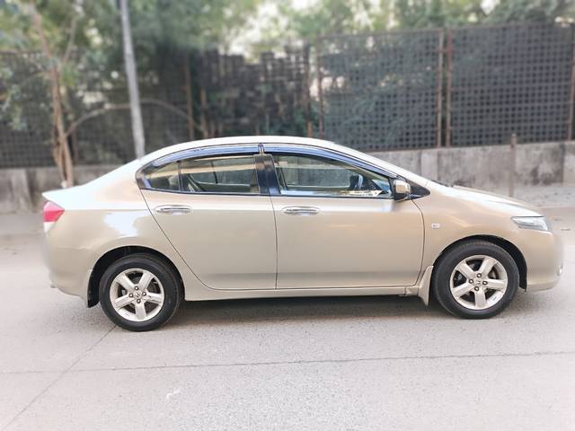 https://images10.gaadi.com/usedcar_image/3714920/original/img2933500__used_car_2933500_1702311935.jpg?imwidth=6401