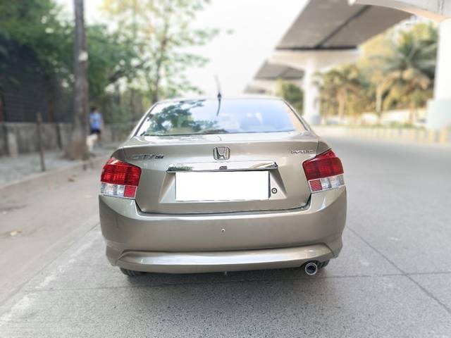 https://images10.gaadi.com/usedcar_image/3714920/original/processed_img2933500__used_car_2933500_1702311928.jpg?imwidth=6402