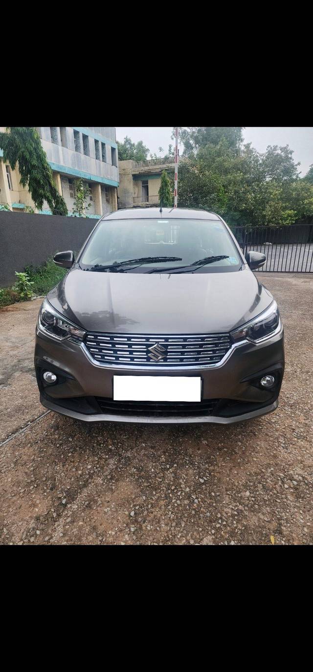 https://images10.gaadi.com/usedcar_image/3715091/original/processed_img2933521__used_car_2933521_1702321050.jpg?imwidth=6400