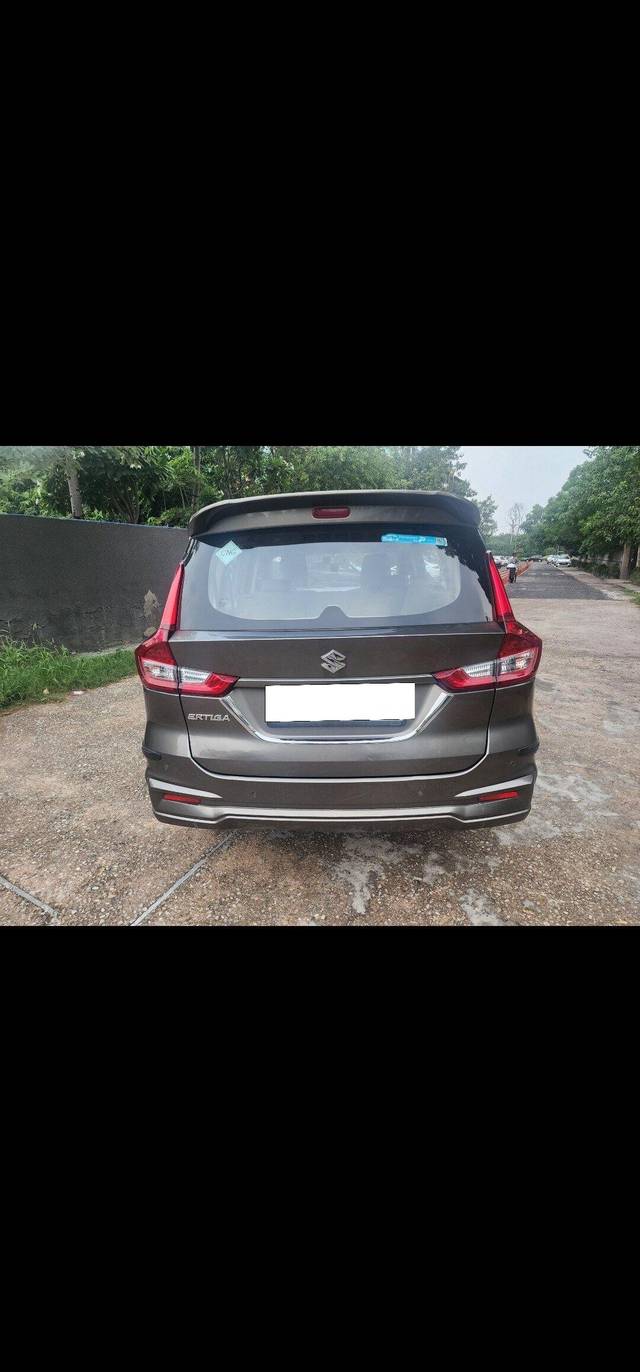 https://images10.gaadi.com/usedcar_image/3715091/original/processed_img2933521__used_car_2933521_1702321051.jpg?imwidth=6401