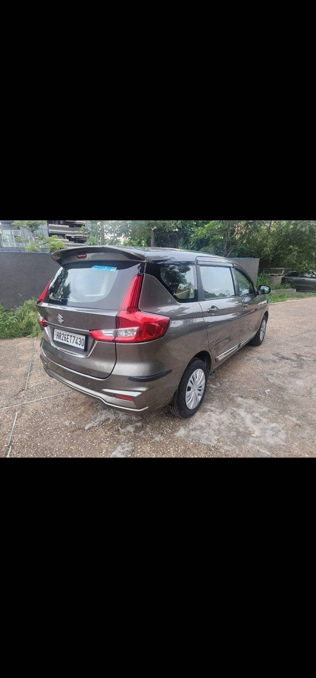https://images10.gaadi.com/usedcar_image/3715091/original/processed_img2933521__used_car_2933521_1702321052.jpg?imwidth=6402