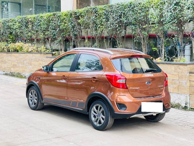 https://images10.gaadi.com/usedcar_image/3716571/original/processed_img2934182__used_car_2934182_1702392865.jpg?imwidth=6402