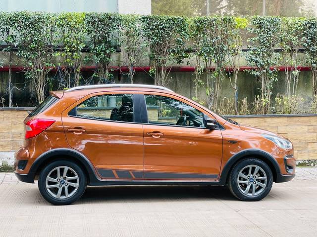 https://images10.gaadi.com/usedcar_image/3716571/original/processed_img2934182__used_car_2934182_1702392874.jpg?imwidth=6401