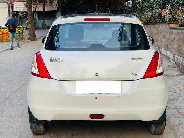 https://images10.gaadi.com/usedcar_image/3716868/original/processed_img2934215__used_car_2934215_1702410452.jpg?imwidth=6402