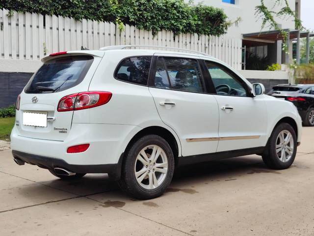 https://images10.gaadi.com/usedcar_image/3722380/original/processed_img2936320__used_car_2936320_1702706119.jpg?imwidth=6402