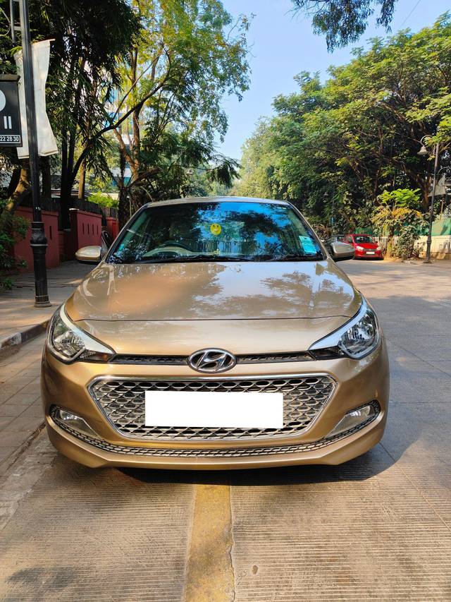 https://images10.gaadi.com/usedcar_image/3738264/original/processed_img2944438__used_car_2944438_1703308197.jpg?imwidth=6400