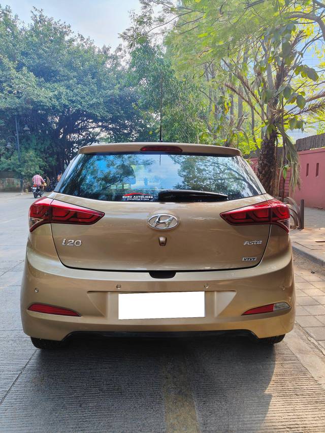 https://images10.gaadi.com/usedcar_image/3738264/original/processed_img2944438__used_car_2944438_1703308205.jpg?imwidth=6402