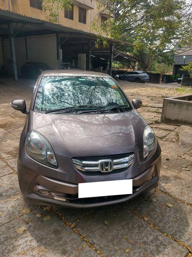 https://images10.gaadi.com/usedcar_image/3753678/original/processed_img2949522__used_car_2949522_1704178413.jpg?imwidth=6400