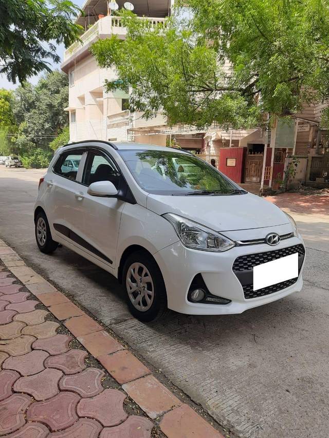 https://images10.gaadi.com/usedcar_image/3757731/original/processed_img2951274__used_car_2951274_1704376338.jpg?imwidth=6400