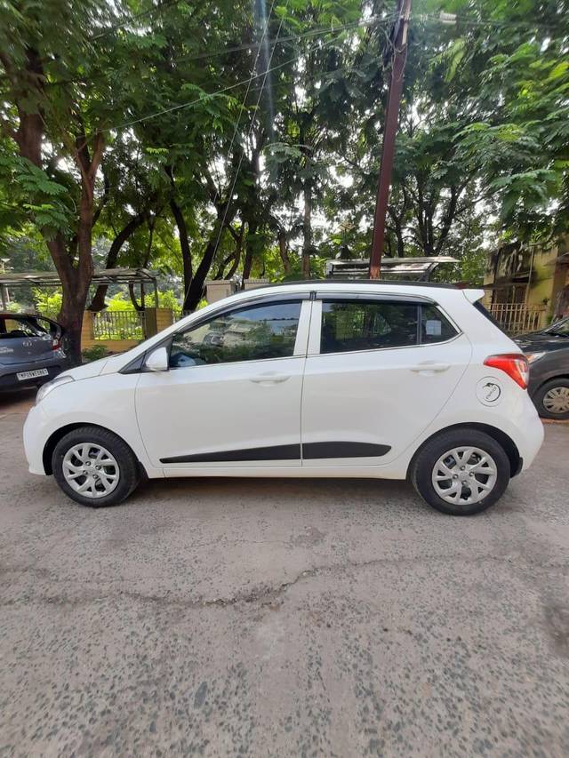 https://images10.gaadi.com/usedcar_image/3757731/original/processed_img2951274__used_car_2951274_1704376344.jpg?imwidth=6402