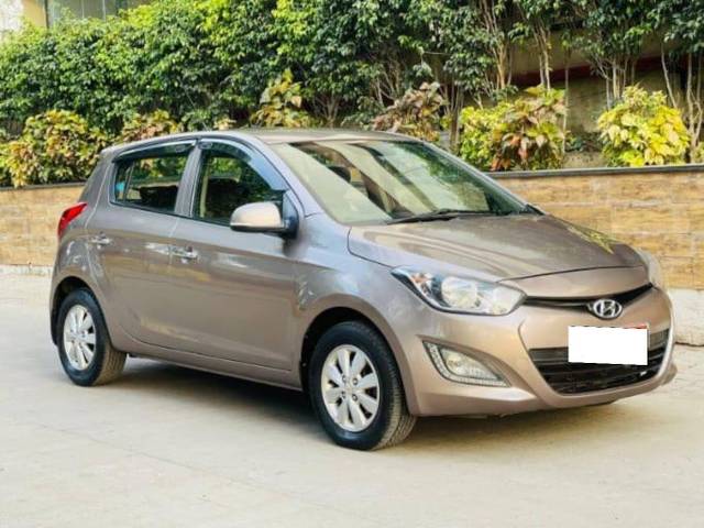 https://images10.gaadi.com/usedcar_image/3758429/original/processed_img2951499__used_car_2951499_1704428175.jpg?imwidth=6400