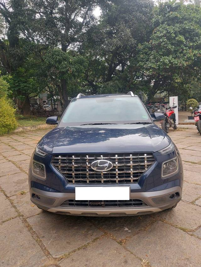 https://images10.gaadi.com/usedcar_image/3758452/original/processed_img2951508__used_car_2951508_1704437715.jpg?imwidth=6400