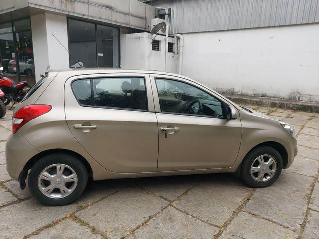 https://images10.gaadi.com/usedcar_image/3759159/original/processed_img2951872__used_car_2951872_1704459499.jpg?imwidth=6400