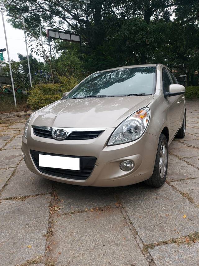 https://images10.gaadi.com/usedcar_image/3759159/original/processed_img2951872__used_car_2951872_1704460760.jpg?imwidth=6402