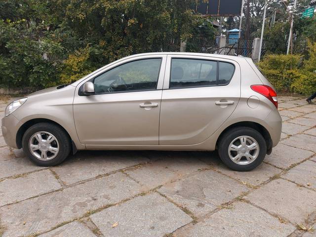 https://images10.gaadi.com/usedcar_image/3759159/original/processed_img2951872__used_car_2951872_1704465043.jpg?imwidth=6401