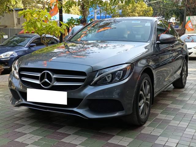 https://images10.gaadi.com/usedcar_image/3788741/original/processed_img2962376__used_car_2962376_1706098168.jpg?imwidth=6402