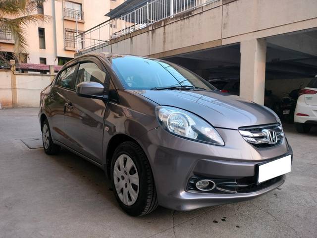 https://images10.gaadi.com/usedcar_image/3801462/original/processed_img2968159__used_car_2968159_1706703526.jpg?imwidth=6400