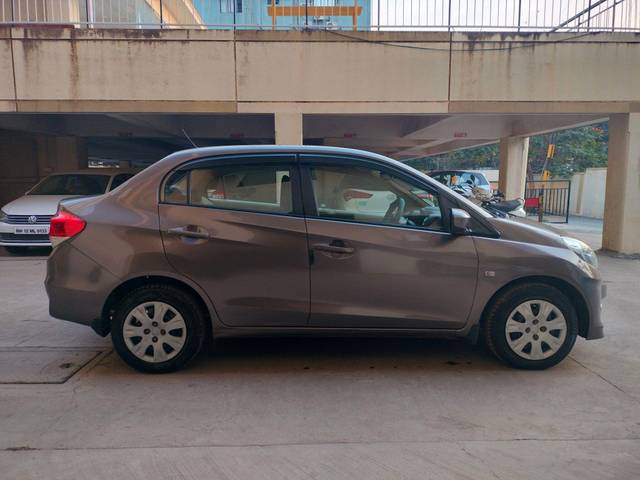 https://images10.gaadi.com/usedcar_image/3801462/original/processed_img2968159__used_car_2968159_1706703709.jpg?imwidth=6401