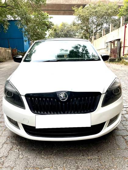 Skoda Rapid 1.6 MPI AT Elegance Black Package