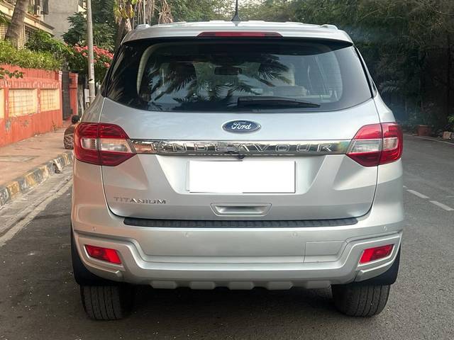 https://images10.gaadi.com/usedcar_image/3805863/original/processed_img2970230__used_car_2970230_1706942197.jpg?imwidth=6402