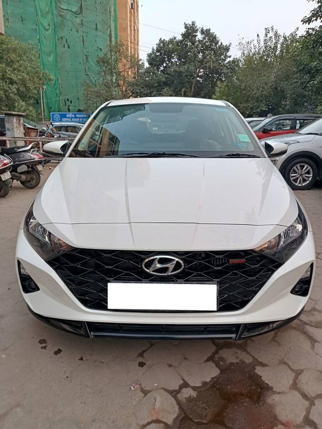 https://images10.gaadi.com/usedcar_image/3815084/original/processed_1e799a8e239e371a7c7f0832a8afd898.jpg?imwidth=6400