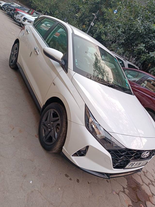 https://images10.gaadi.com/usedcar_image/3815084/original/processed_2d083249e26cd878664676e88981e0ca.jpg?imwidth=6402