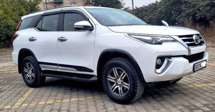 Toyota Fortuner 2.7 2WD AT