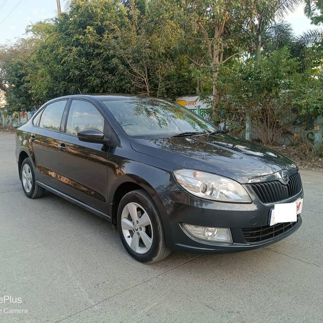 https://images10.gaadi.com/usedcar_image/3822814/original/processed_5f8acbe104817f69579e526d96b4b551.jpg?imwidth=6400