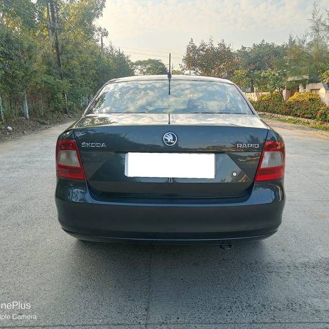 https://images10.gaadi.com/usedcar_image/3822814/original/processed_9aadfb1657b0aec604cdc5fd1ba2d7c2.jpg?imwidth=6402