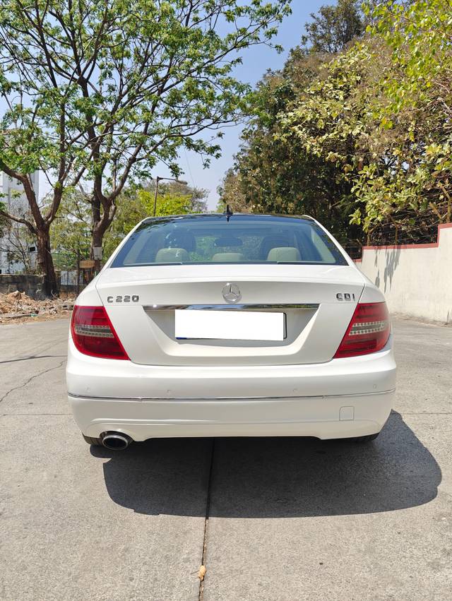 https://images10.gaadi.com/usedcar_image/3823121/original/processed_2ee61516324380fa17cd7b33db247660.jpg?imwidth=6401