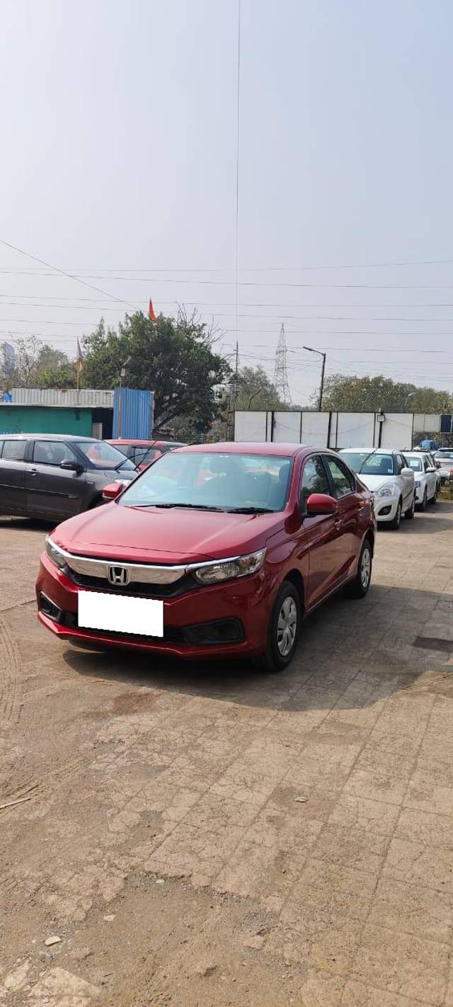 https://images10.gaadi.com/usedcar_image/3823406/original/processed_01b38f805fb031d16ee3970fec550925.jpg?imwidth=6400