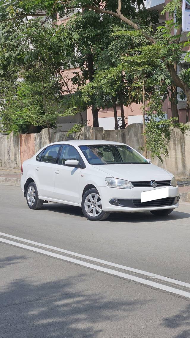 https://images10.gaadi.com/usedcar_image/3823409/original/processed_0d0e4033192e9d001dd5c3b34ae75acf.jpg?imwidth=6400