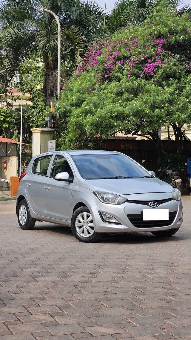 https://images10.gaadi.com/usedcar_image/3823553/original/processed_dd9866c4bdedae78933cde5cb5716d6e.jpg?imwidth=6400