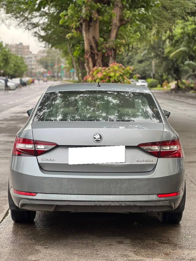 https://images10.gaadi.com/usedcar_image/3823629/original/processed_6760897a57e402684dd337a9c5c7a692.jpg?imwidth=6402