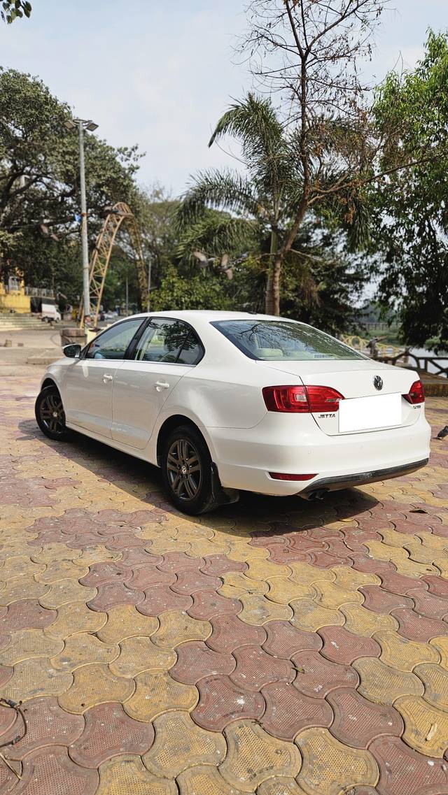 https://images10.gaadi.com/usedcar_image/3823884/original/processed_00bf3b7175fac0ce659ca7a616911207.jpg?imwidth=6402