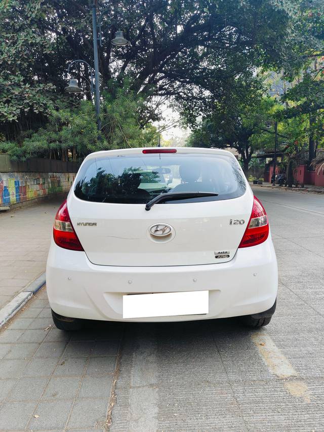 https://images10.gaadi.com/usedcar_image/3830890/original/processed_5dc27653f748c072259133306fe50420.jpg?imwidth=6402