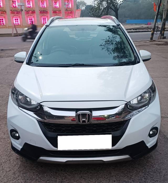 https://images10.gaadi.com/usedcar_image/3833381/original/processed_8b73e08d8ce4c732efdc99b41767d9d4.jpg?imwidth=6400