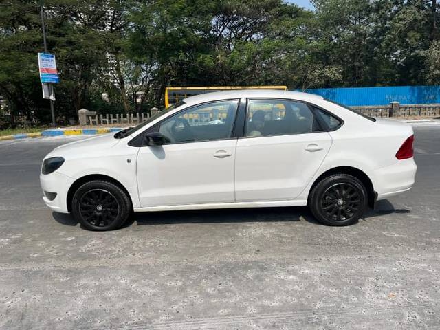 https://images10.gaadi.com/usedcar_image/3835836/original/3c057ce117f384063d67493a9f7008d4.jpg?imwidth=6402