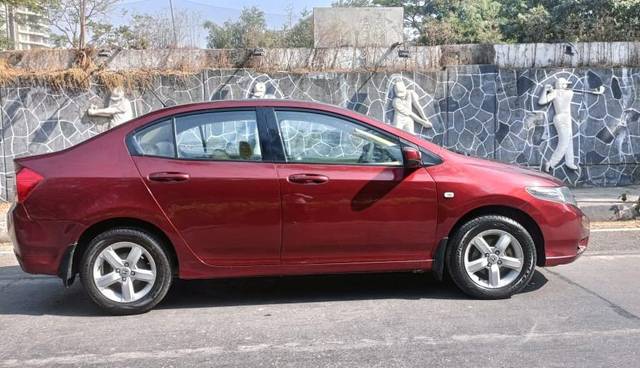 https://images10.gaadi.com/usedcar_image/3841005/original/processed_105148788b09b56e4cf2ee73085e84cb.jpg?imwidth=6402