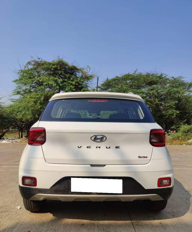 https://images10.gaadi.com/usedcar_image/3850797/original/processed_f826cbf79273a1a78d09c02346662fd2.jpg?imwidth=6402